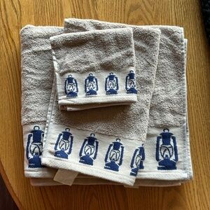 Lantern Towel Set